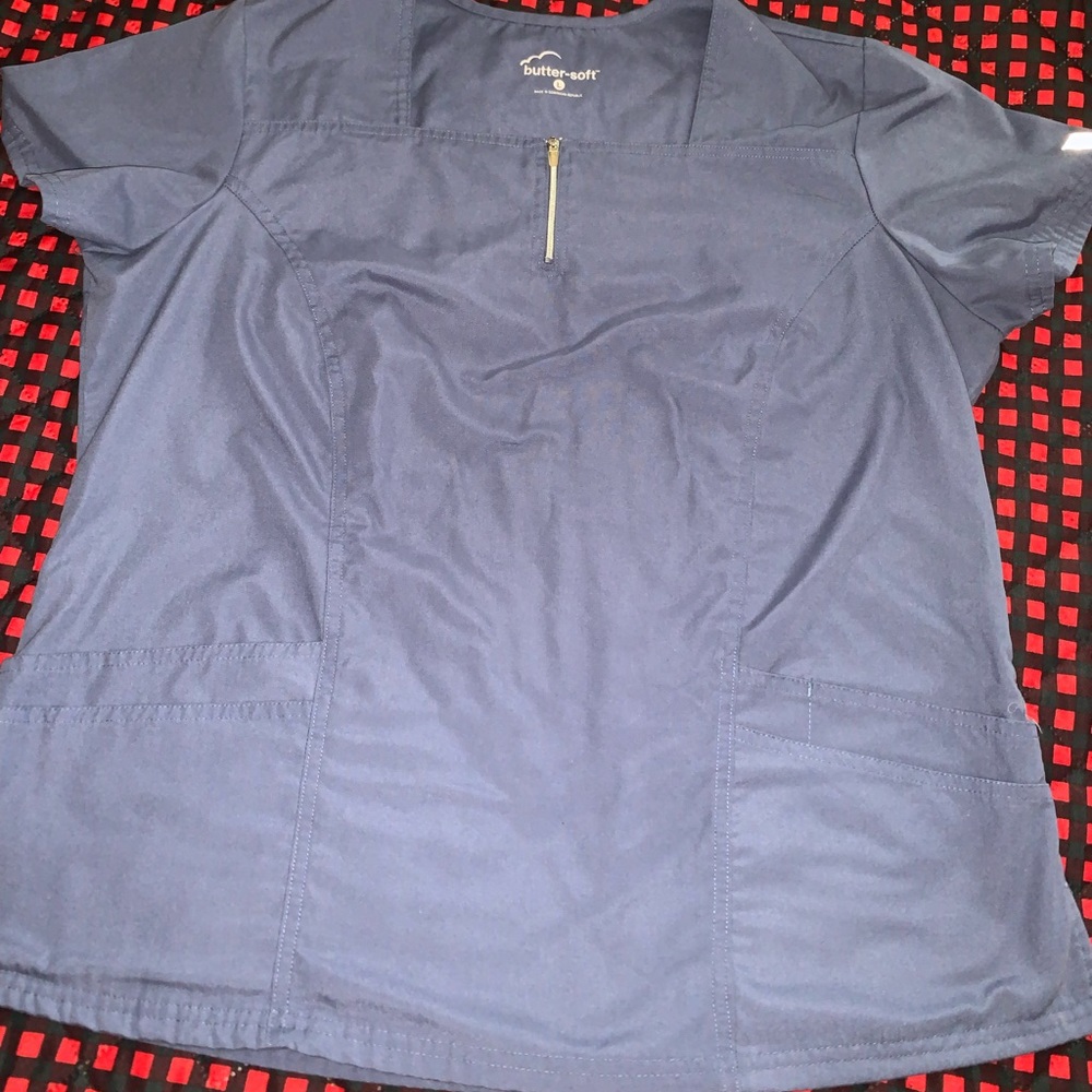 Scrub top size large